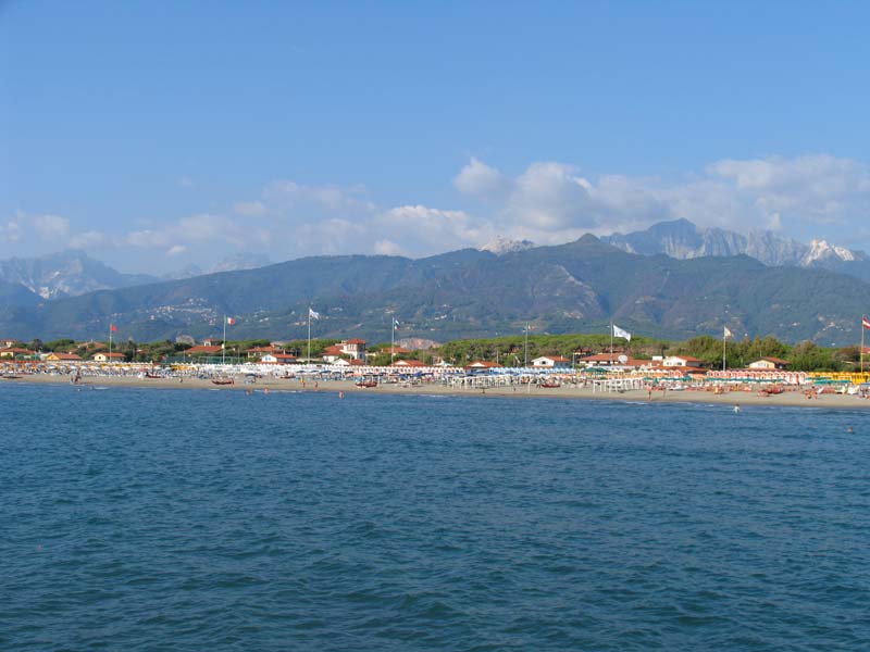 Forte dei Marmi - Spiaggia e Alpi Apuane