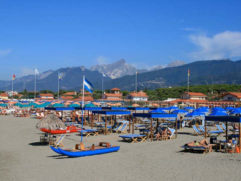 Forte dei Marmi - Spiaggia e Alpi Apuane